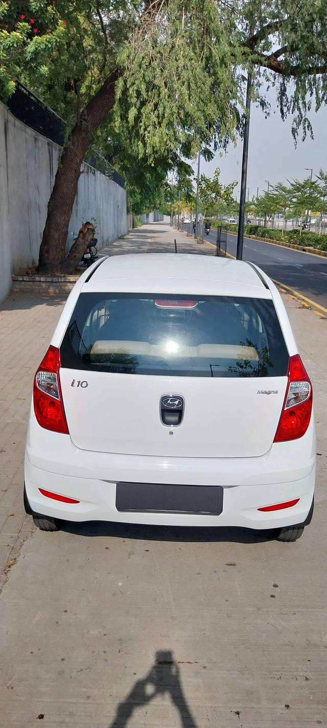 https://images10.gaadi.com/usedcar_image/4188343/original/processed_1722185b5302a61501f5c80330cdc981.jpg?imwidth=6402