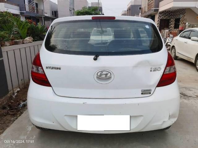 https://images10.gaadi.com/usedcar_image/4188367/original/processed_3f256fb8-ea37-40ff-a8bb-1c01715afad3.jpg?imwidth=6401