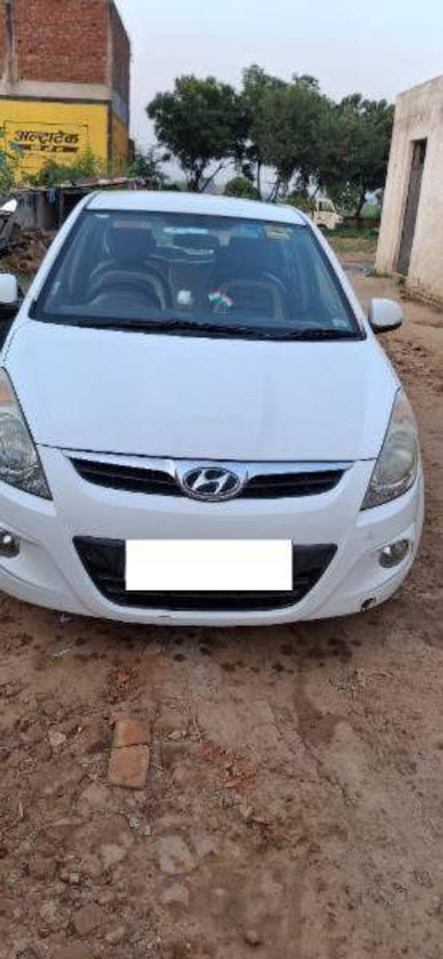 https://images10.gaadi.com/usedcar_image/4188407/original/bfba0b4e08f56bd2a7cbc7a59d943879.jpg?imwidth=6400