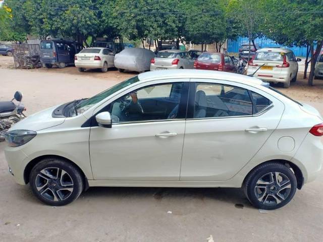 https://images10.gaadi.com/usedcar_image/4188534/original/processed_78dba53c-370d-4a3b-8db7-d9e92cb08531.jpeg?imwidth=6401