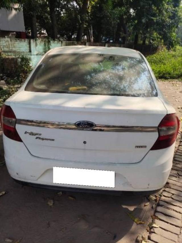 https://images10.gaadi.com/usedcar_image/4188566/original/processed_52b1bdb9-db14-4c9d-a752-939002935d04.jpeg?imwidth=6401