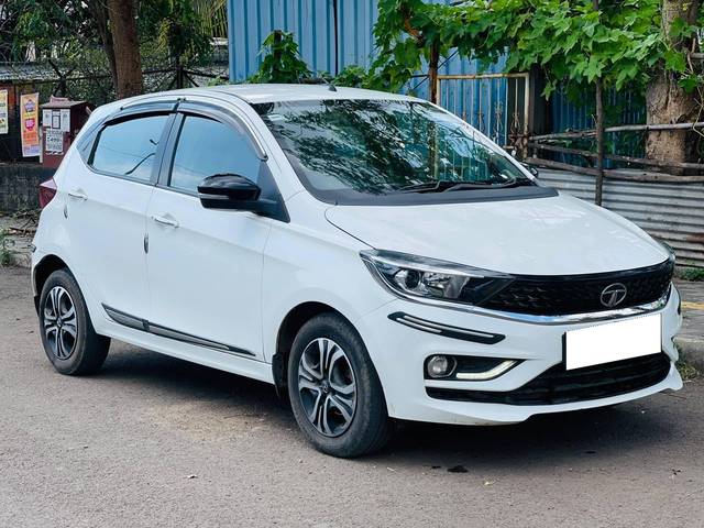 https://images10.gaadi.com/usedcar_image/4188571/original/processed_8819051301b5ac7f5ca5fa312b7db807.jpg?imwidth=6400