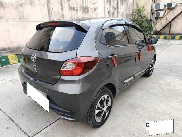 https://images10.gaadi.com/usedcar_image/4188596/original/processed_48d415838a5bf0dee36f56dff5a02445.jpg?imwidth=6402