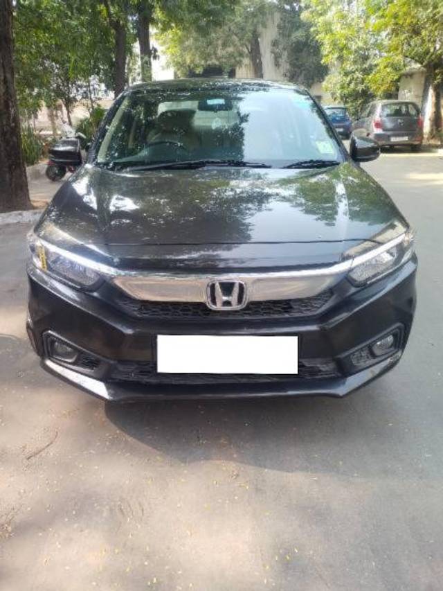 https://images10.gaadi.com/usedcar_image/4188629/original/processed_aa9ef14a-306b-4497-95d7-dc3826de40c3.jpg?imwidth=6400