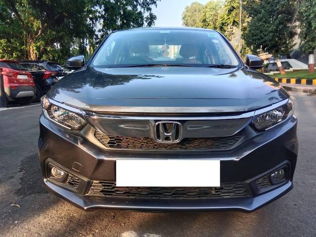 https://images10.gaadi.com/usedcar_image/4188638/original/processed_6482a7f9e21c0965a2108e4246e6aab3.jpeg?imwidth=6402