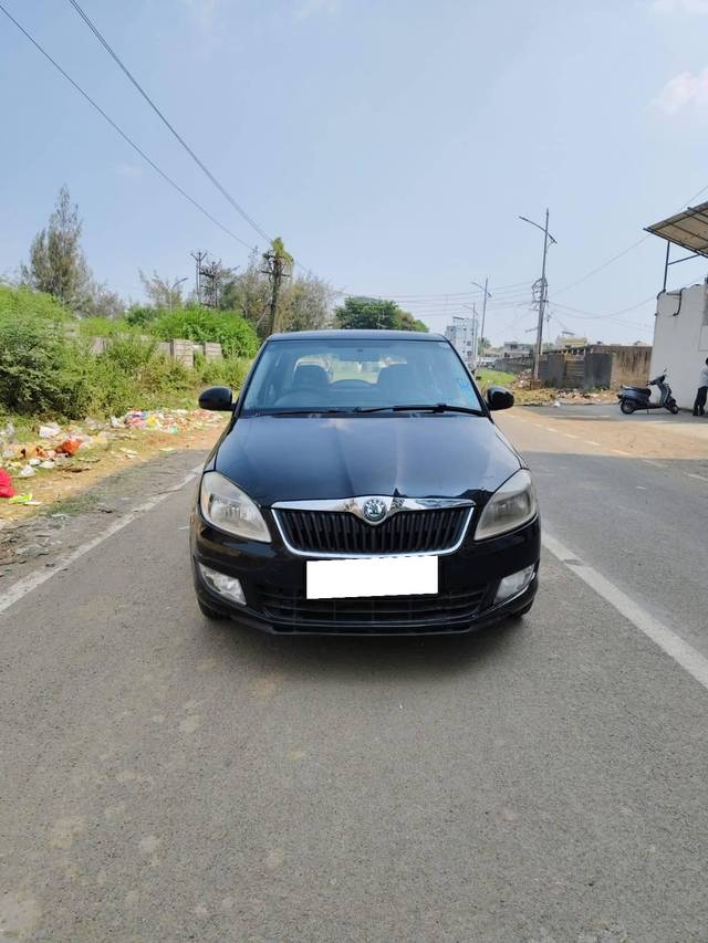 https://images10.gaadi.com/usedcar_image/4188650/original/processed_79d8635448eb5f2d08d8409e0e01d759.jpg?imwidth=6402