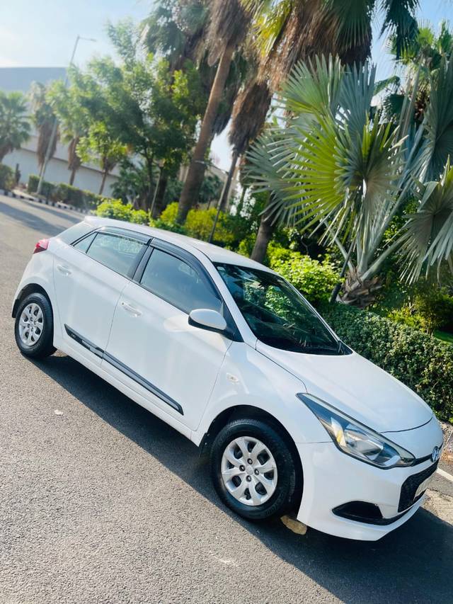 https://images10.gaadi.com/usedcar_image/4188669/original/431f69d24e8096691c6f363277809c5f.jpg?imwidth=6402