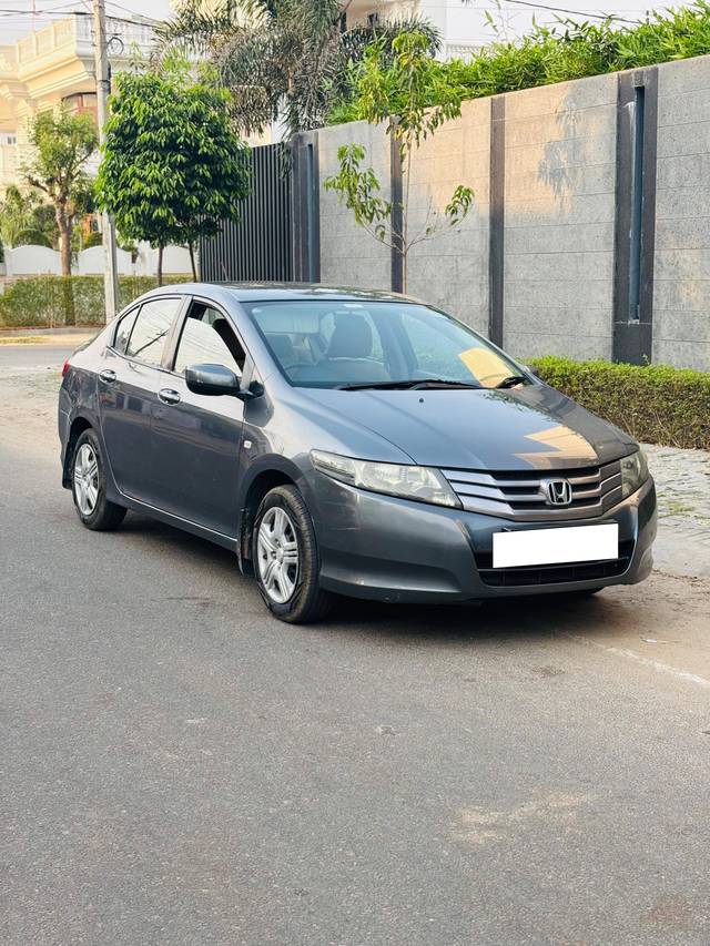 https://images10.gaadi.com/usedcar_image/4188674/original/processed_4b0e7d9b2d4390c394bfe69020259310.jpeg?imwidth=6400