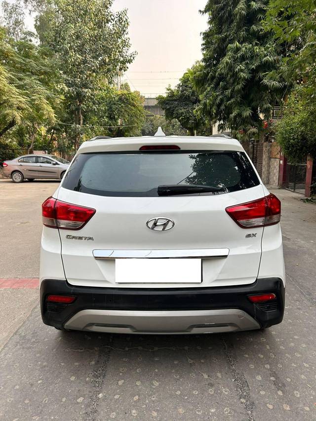 https://images10.gaadi.com/usedcar_image/4188721/original/processed_41ba83ece1180810201b6279964b569c.jpg?imwidth=6402