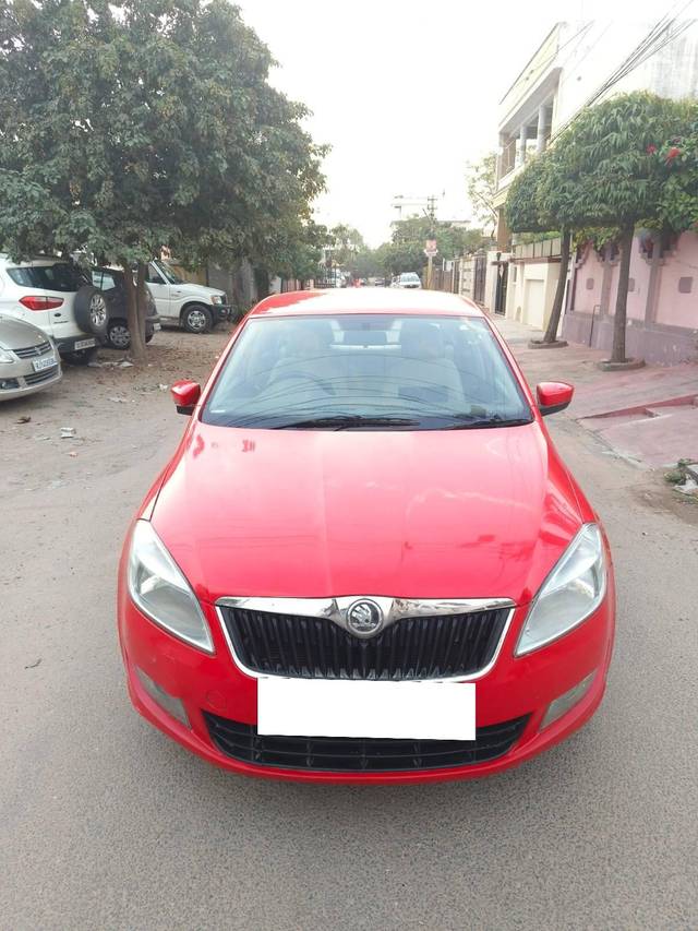 https://images10.gaadi.com/usedcar_image/4188779/original/processed_a748386150f4d63436e0bc0ff9e91658.jpg?imwidth=6400