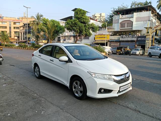 https://images10.gaadi.com/usedcar_image/4188787/original/processed_f53a7932a71fb02cd6062a65b957d223.jpg?imwidth=6400