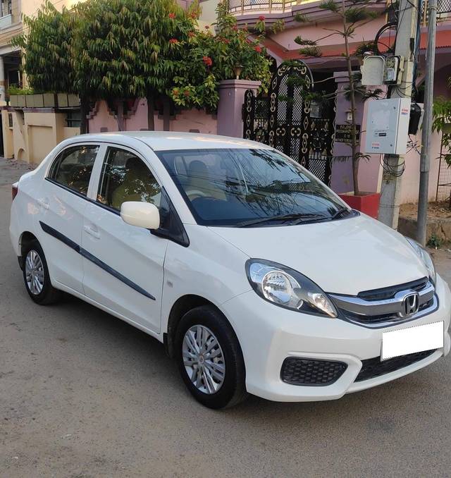 https://images10.gaadi.com/usedcar_image/4188794/original/processed_37315b63a3e84211bced6419067eaf1d.jpg?imwidth=6400