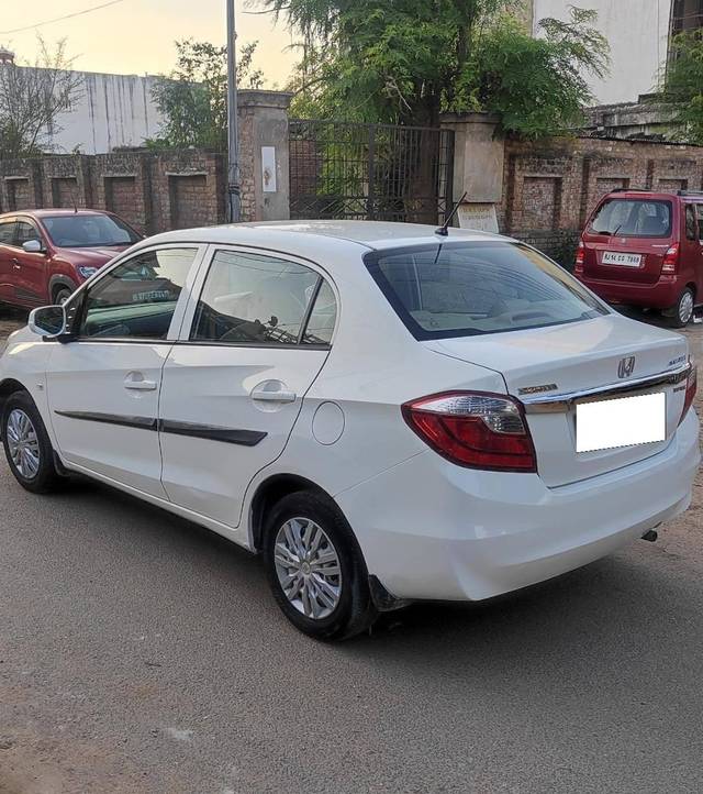 https://images10.gaadi.com/usedcar_image/4188794/original/processed_648620daa89a05bf772a9919a260f954.jpg?imwidth=6402