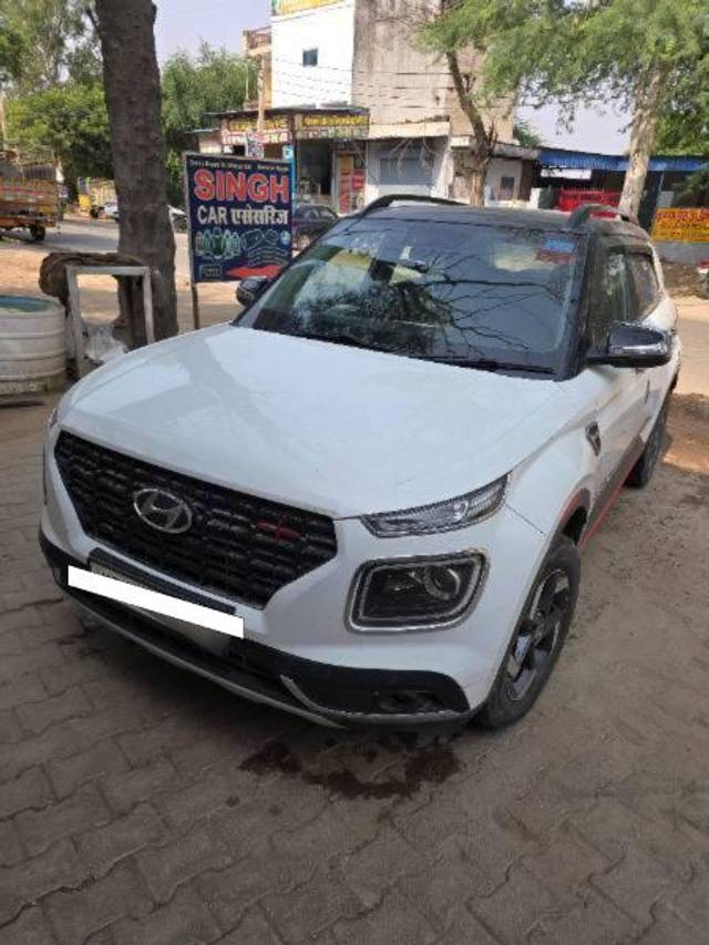 https://images10.gaadi.com/usedcar_image/4188822/original/processed_fb579749-b92d-4270-a5c5-6a9832e00ba5.jpg?imwidth=6400