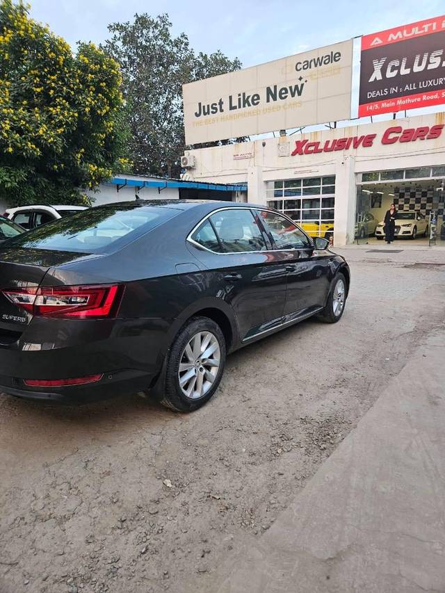 https://images10.gaadi.com/usedcar_image/4188926/original/processed_0153ff1e5c99de43d9e9e871ae16addc.jpg?imwidth=6401