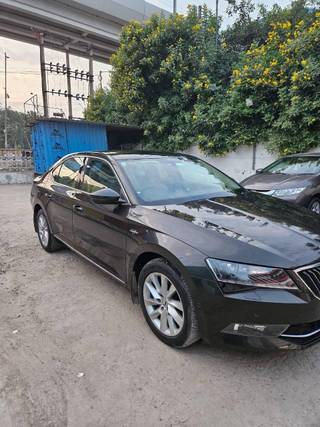 Skoda Superb 2016-2020 Skoda Superb Style 1.8 TSI MT