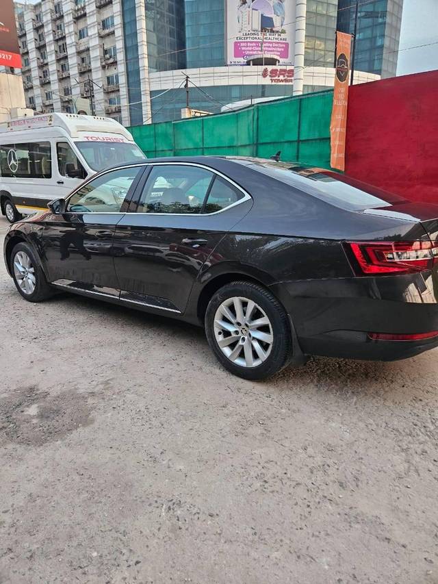 https://images10.gaadi.com/usedcar_image/4188926/original/processed_30ff2fc39d510cac903cf6b973177687.jpg?imwidth=6402