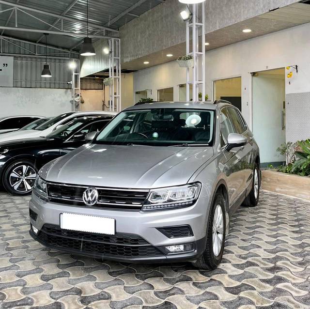 https://images10.gaadi.com/usedcar_image/4189064/original/processed_8de98364ff6333346e26e12e4a3cb0f7.jpg?imwidth=6400