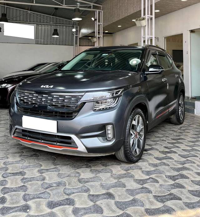 https://images10.gaadi.com/usedcar_image/4189097/original/processed_56c2429f4f8a480b07bcb4ab7d4c8414.jpg?imwidth=6400