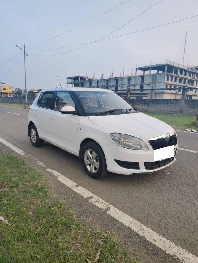 https://images10.gaadi.com/usedcar_image/4189152/original/processed_23dfccac869a8ef96338c7dfed166b41.jpg?imwidth=6400