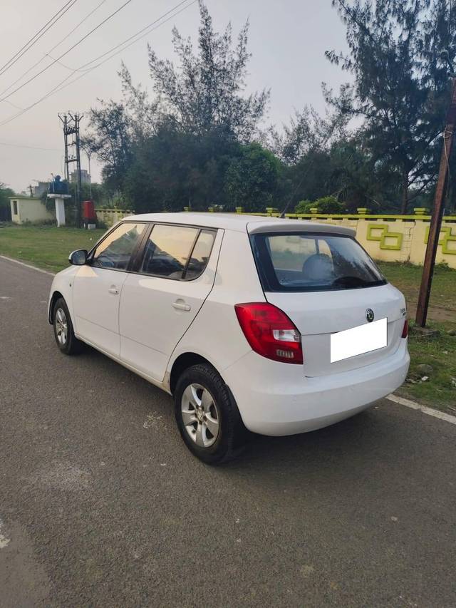 https://images10.gaadi.com/usedcar_image/4189152/original/processed_6624acd42850c0aa121e408ca92cccc8.jpg?imwidth=6402