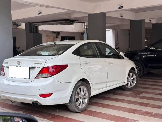 https://images10.gaadi.com/usedcar_image/4189345/original/processed_24c231ce-b08b-4ae9-9d91-6f4b54b5a0ae.jpg?imwidth=6400