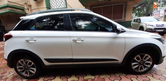 https://images10.gaadi.com/usedcar_image/4189350/original/13efc0e337d37f29d7584af8f9501d87.jpg?imwidth=6401