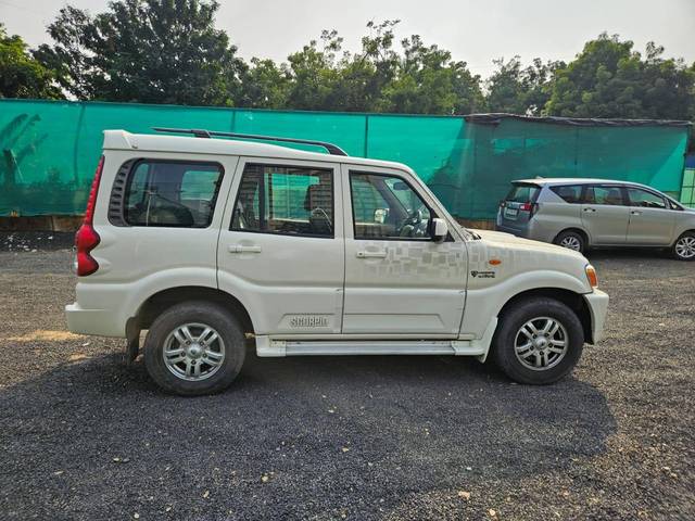 https://images10.gaadi.com/usedcar_image/4189447/original/processed_00109d2a91e2a1fe05d0c51c9970641d.jpg?imwidth=6401