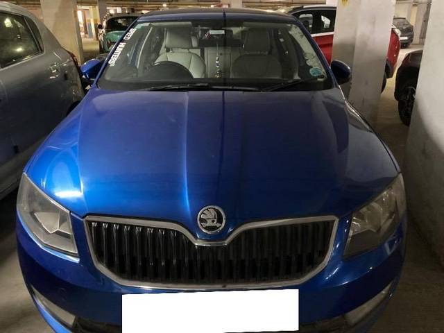 https://images10.gaadi.com/usedcar_image/4189469/original/processed_6de75285-1872-4c47-b8bb-57ba01af3528.jpeg?imwidth=6400