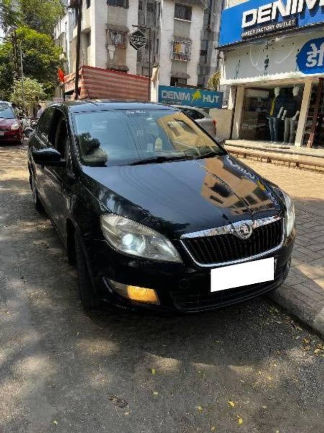 https://images10.gaadi.com/usedcar_image/4189536/original/processed_c94ffeed-0996-48cb-922d-2692f63c641c.jpeg?imwidth=6400