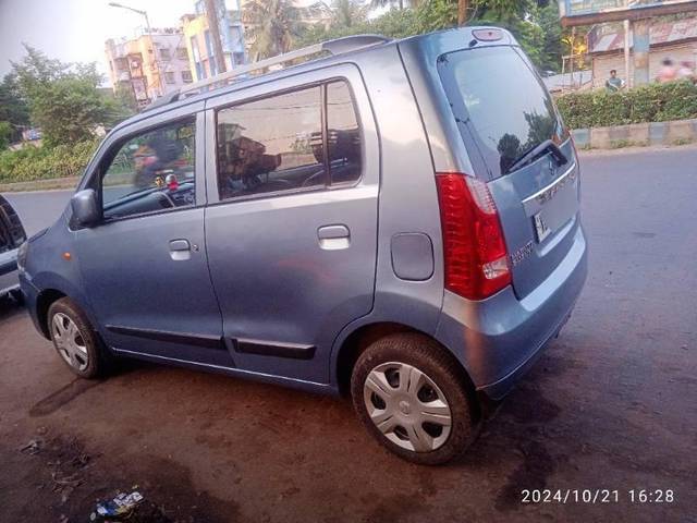 https://images10.gaadi.com/usedcar_image/4189671/original/processed_a88dd320-8a45-4189-b806-71e1152fe089.jpg?imwidth=6402