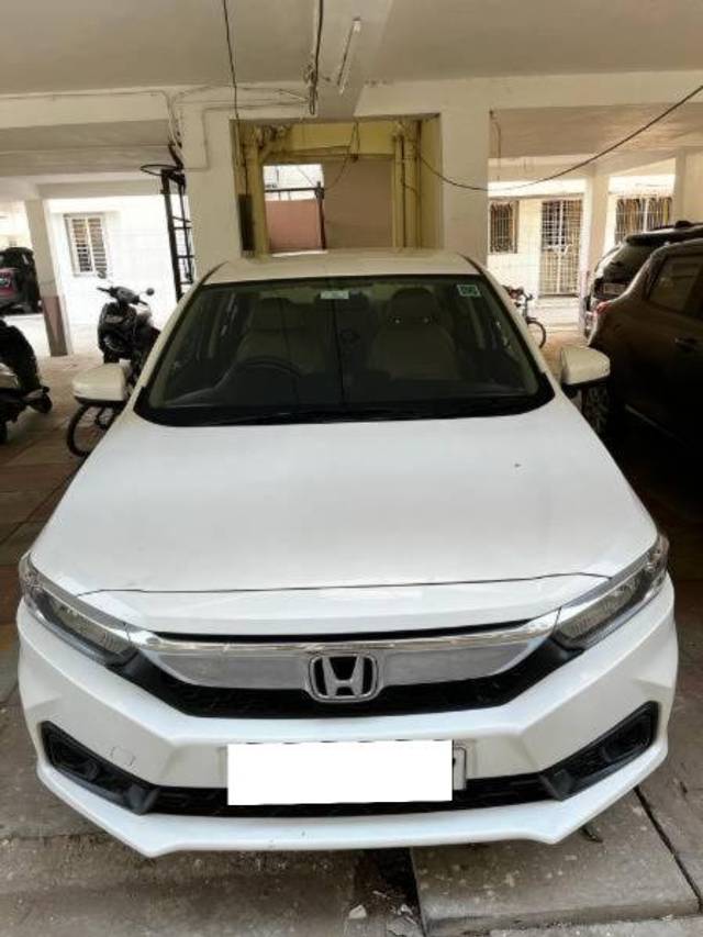 https://images10.gaadi.com/usedcar_image/4189774/original/processed_85e40fd3-bb3c-4cd4-a7a9-e5d00a50f594.jpg?imwidth=6400