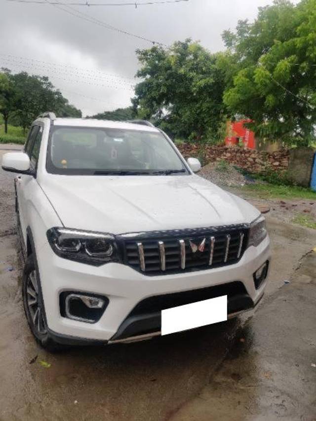 https://images10.gaadi.com/usedcar_image/4189793/original/processed_21a79e56-1404-42aa-b5f3-76d6ba5a15e7.jpg?imwidth=6400