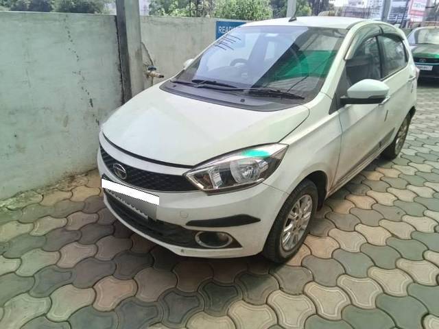 https://images10.gaadi.com/usedcar_image/4189823/original/processed_cc11047d-f651-478f-9c77-178cefb2541d.jpg?imwidth=6400