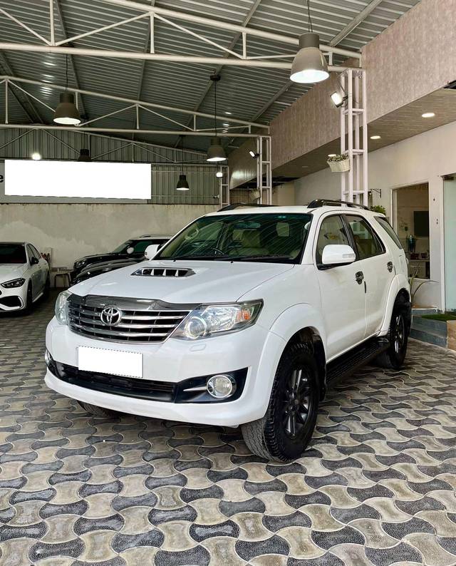 https://images10.gaadi.com/usedcar_image/4189830/original/processed_fa4fb5a5fe5ff43972f3d24e0ded3141.jpg?imwidth=6400