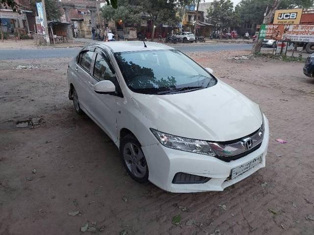 https://images10.gaadi.com/usedcar_image/4189853/original/processed_d462a417-6ee3-4208-b57f-59f2becf2ed6.jpg?imwidth=6400