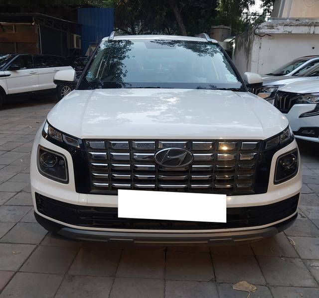 https://images10.gaadi.com/usedcar_image/4189971/original/processed_38dcd4a416bf4aae70e7f63605bef8db.jpg?imwidth=6402