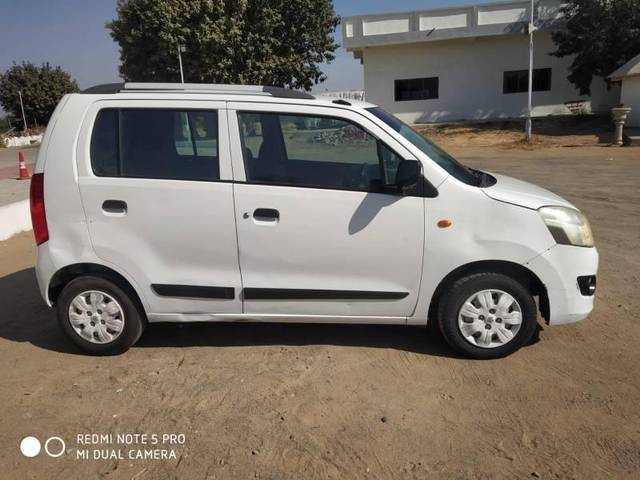 https://images10.gaadi.com/usedcar_image/4190067/original/processed_9ac547fc-1d29-4f0a-a1ee-ff84e027bde3.jpeg?imwidth=6401