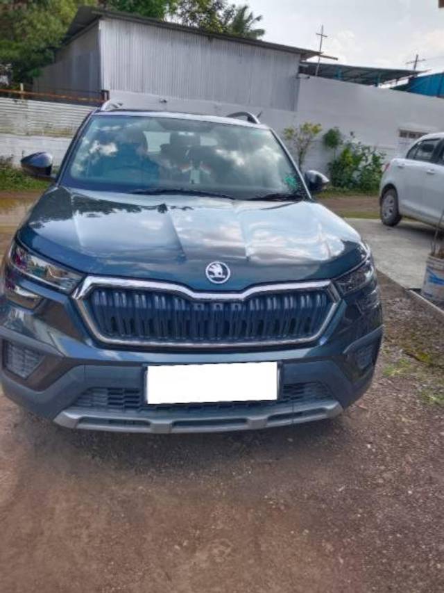 https://images10.gaadi.com/usedcar_image/4190077/original/processed_31ded3c8-06e5-49c3-944b-27ec466cc929.jpg?imwidth=6400