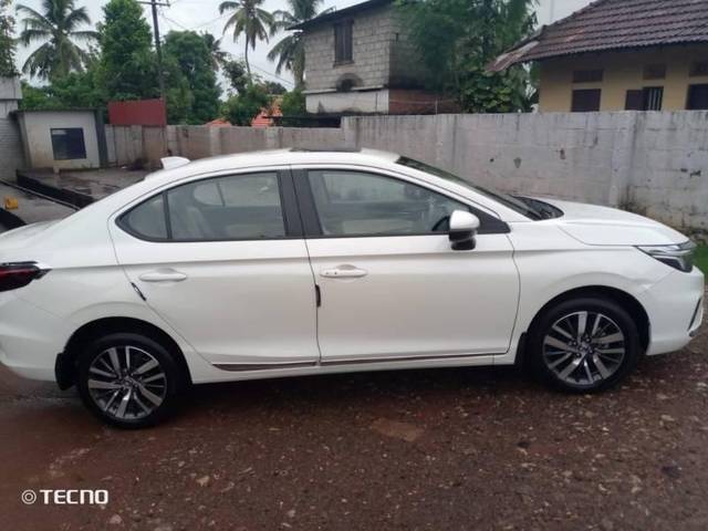 https://images10.gaadi.com/usedcar_image/4190089/original/processed_91bb38fe-e947-4feb-bf5d-0efe0c2eb328.jpg?imwidth=6401