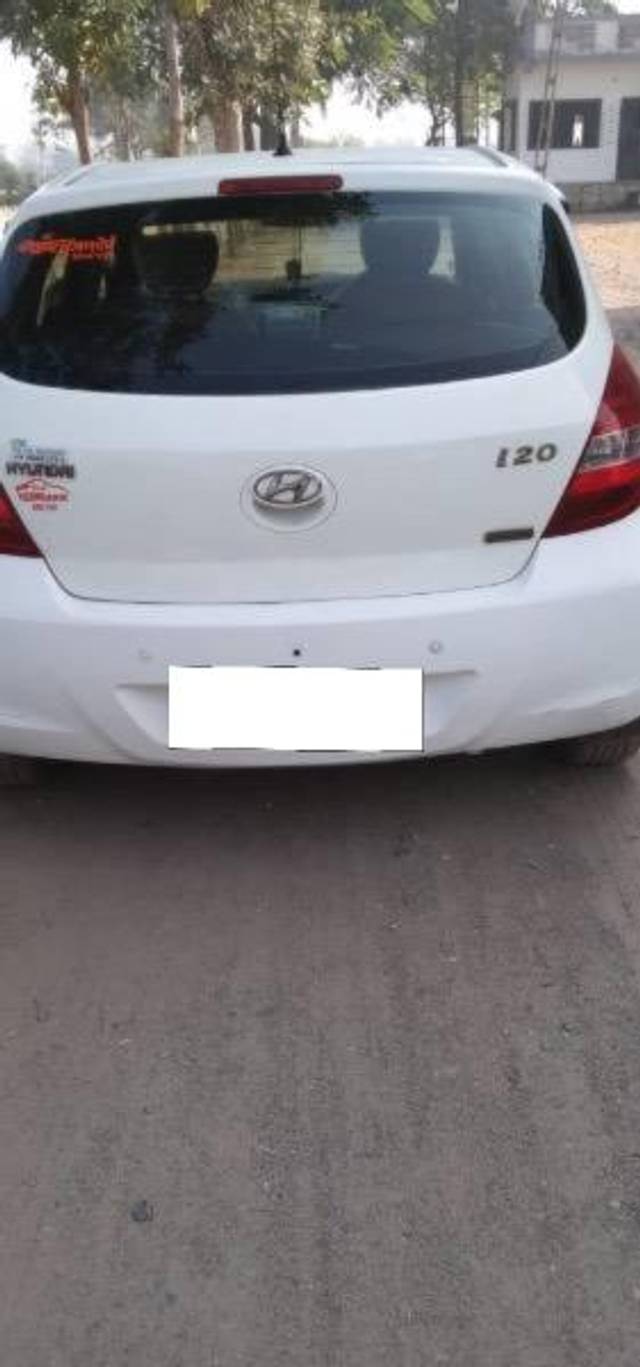 https://images10.gaadi.com/usedcar_image/4190263/original/processed_361fd6b7-bad6-4523-bd15-2fce3456dc81.jpeg?imwidth=6402