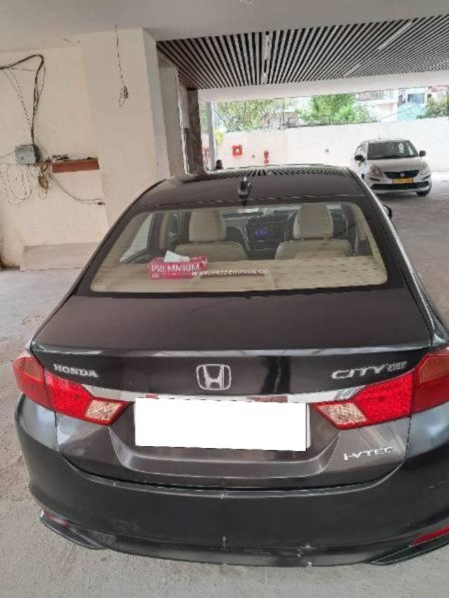 https://images10.gaadi.com/usedcar_image/4190309/original/processed_38b79042-2e04-462e-8912-2f7524ad9e00.jpg?imwidth=6401