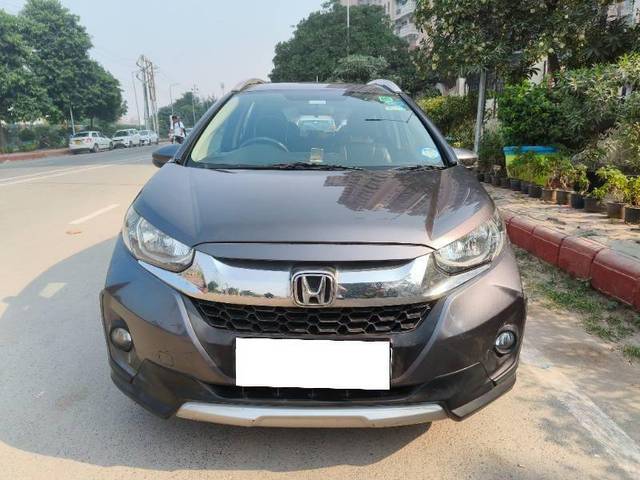 https://images10.gaadi.com/usedcar_image/4190375/original/cec6fc42f3c251b59aea990824502dc8.jpg?imwidth=6401