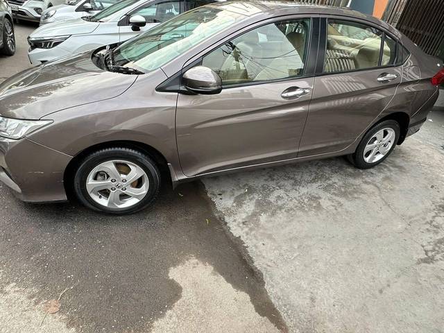 https://images10.gaadi.com/usedcar_image/4190384/original/processed_df398561c7f051615ea88b3d86999d90.jpg?imwidth=6402