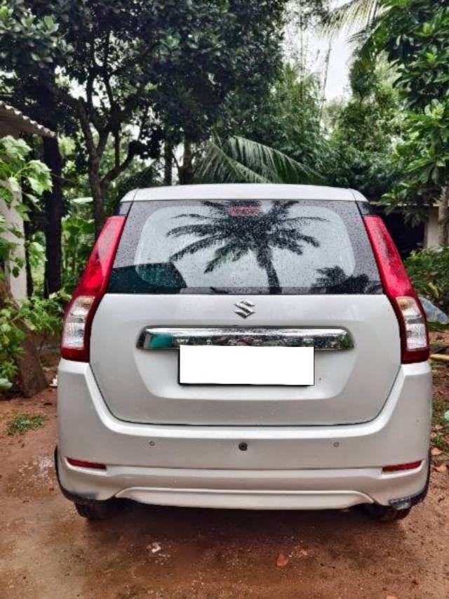 https://images10.gaadi.com/usedcar_image/4190388/original/processed_92f50cae-7181-469d-a14b-5b9e19d15ecd.jpg?imwidth=6401