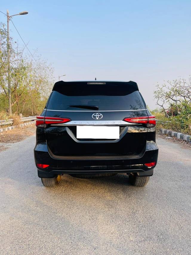 https://images10.gaadi.com/usedcar_image/4190413/original/processed_710c168ba2da038d680d4e9f954b71a3.jpg?imwidth=6402