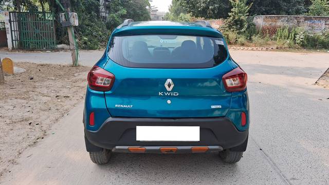 https://images10.gaadi.com/usedcar_image/4190484/original/processed_281f2e8a661983e9472b4af8b867a340.jpg?imwidth=6401