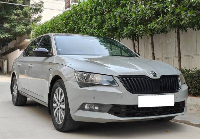 https://images10.gaadi.com/usedcar_image/4190538/original/processed_4a80f8cd6c5616ec67deb1960c1cd859.jpg?imwidth=6400