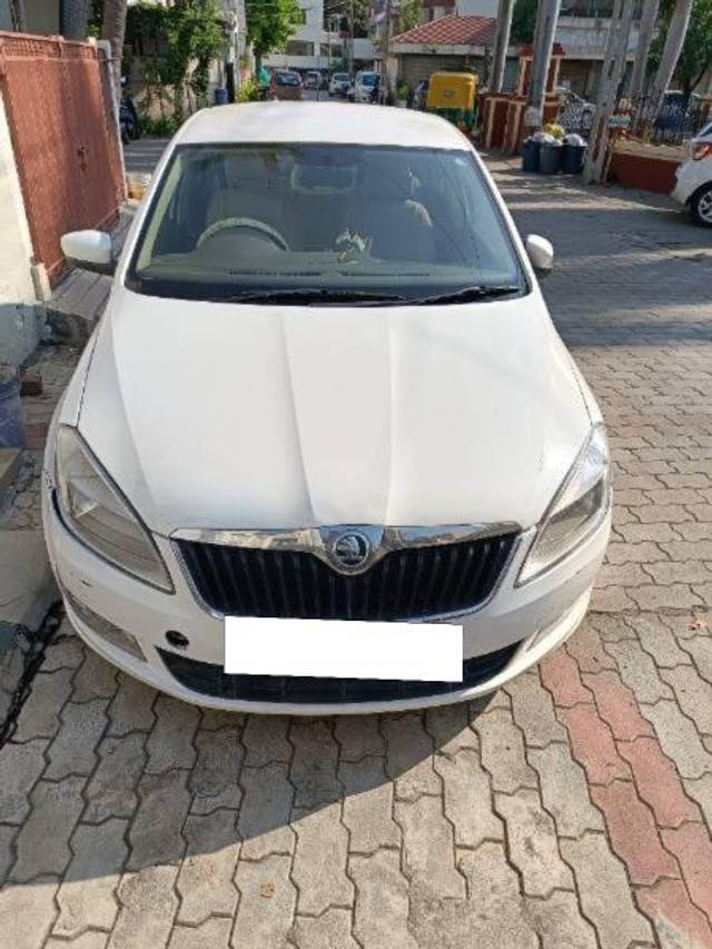 https://images10.gaadi.com/usedcar_image/4190587/original/processed_5fc8032f-7d53-4267-b865-7480e93d0ee9.jpg?imwidth=6402