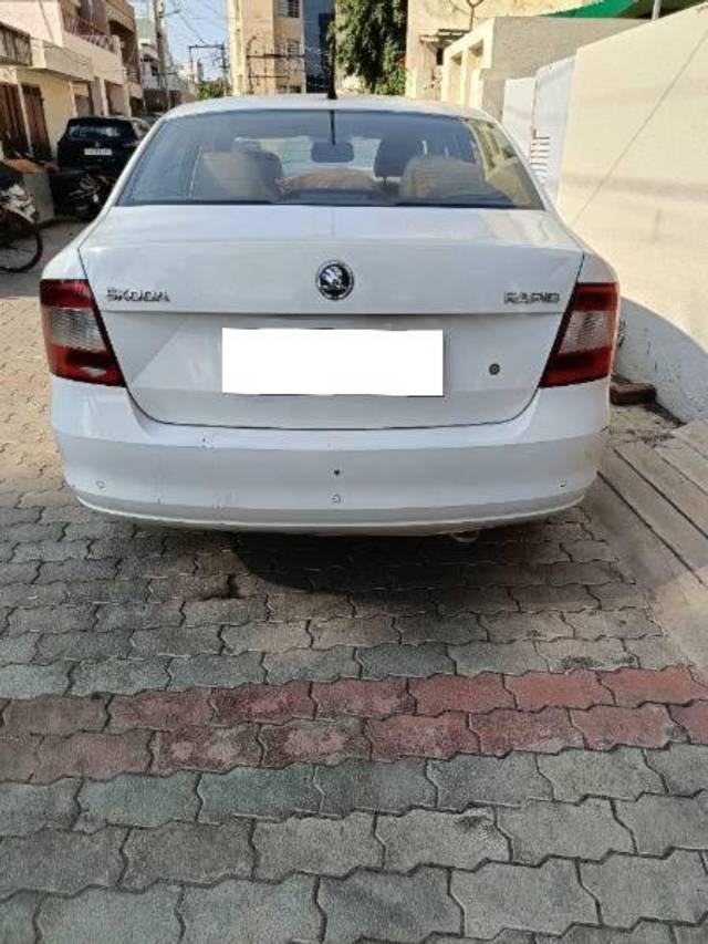 https://images10.gaadi.com/usedcar_image/4190587/original/processed_f5b2b497-4799-4829-935e-f25a32c262a8.jpg?imwidth=6401